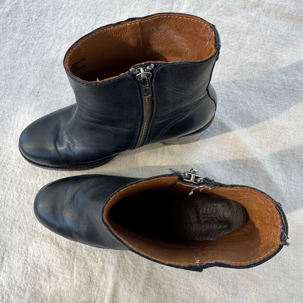 Frye Sabrina 6G Ankle Boot 8.5 Black Leather Lug Sole Block Heel Zip Chelsea - Picture 11 of 16